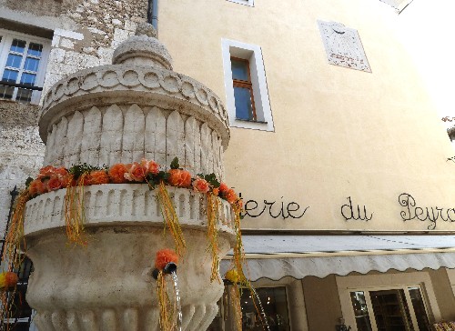 VENCE - Fontaine historique Place du Peyra VENCE - Fontaine historique Place du Peyra